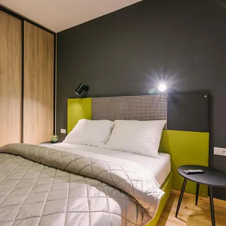 Nar Royalton #60 Free Parking Ni