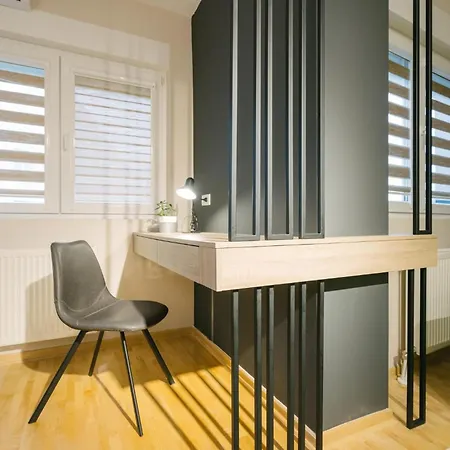 Nar Royalton #60 Free Parking *