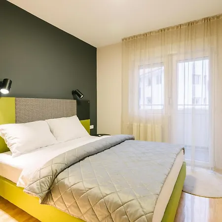 Nar Royalton #60 Free Parking *