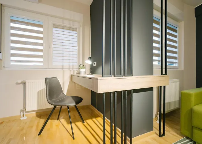 Nar Royalton #60 Free Parking *